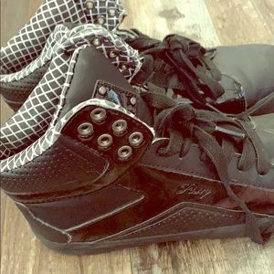 Black sneakers.  Comes from smoke free home